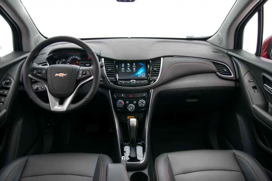 Торпедо Chevrolet Tracker Premier 2017 года  (фото 9 из 10)